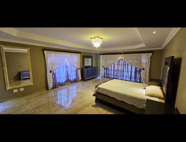 5 BEDROOM HOUSE FOR SALE IN SERALA VIEW